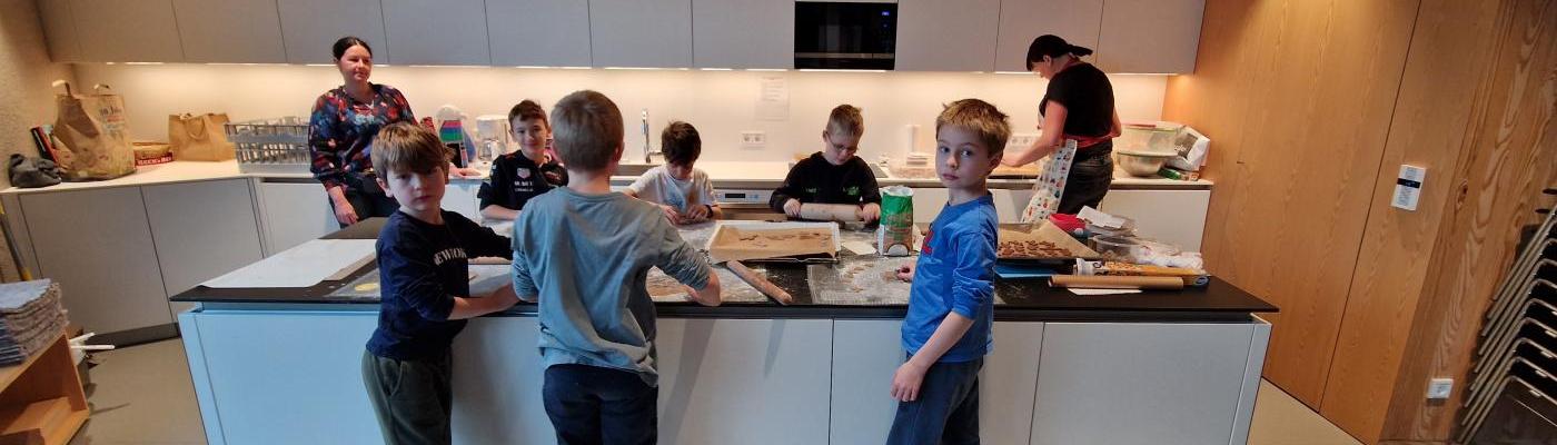 Beim Lebkuchenbacken